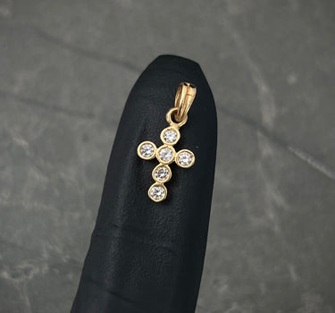 Dije cruz con swarovski blanco 0.8gr / Largo 1.7 cm / Oro Amarillo Nac P