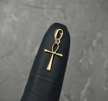 Dije De Cruz egipcia 0.5gr / Largo 2cm / Oro Amarillo Nac B