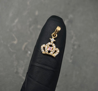 Dije corona con swarovski rosado y blanco 0.8gr / Largo 1.5cm / Oro Amarillo Nac B