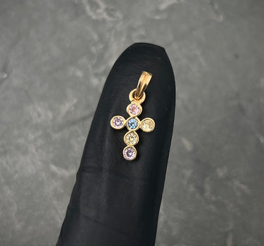 Dije cruz con swarovski azul y amarillo 0.7gr / Largo 1.7cm / Oro Amarillo Nac B