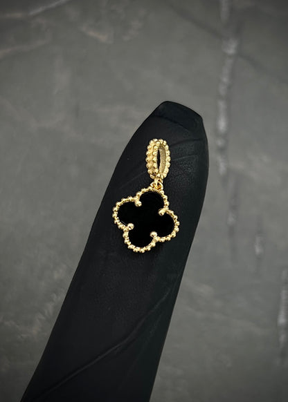 Dije lucky clover piedra negra 0.9gr / Largo 1.6cm / Oro Amarillo Nac B