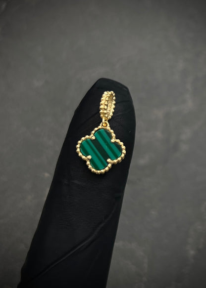 Dije lucky clover piedra verde 0.9gr / Largo 1.6cm / Oro Amarillo Nac M