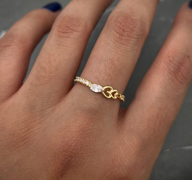 Anillo de corazones con swarovski blanco 1.4gr / Oro Amarillo Nac B