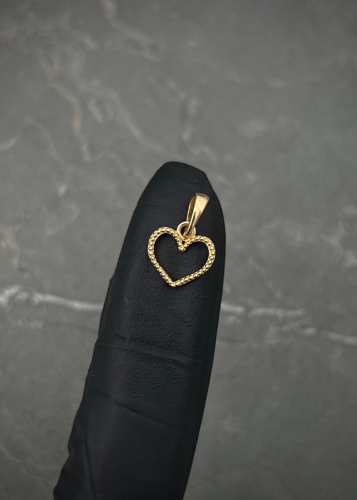 Dije silueta de corazon 0.5gr / Largo 1.4cm / Oro Amarillo Nac M