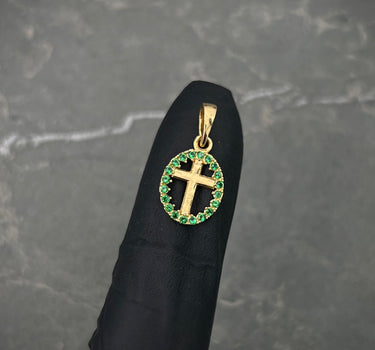 Dije medalla de cruz con swarovski verde 0.7gr / largo 1.8cm / Oro Amarillo Nac M