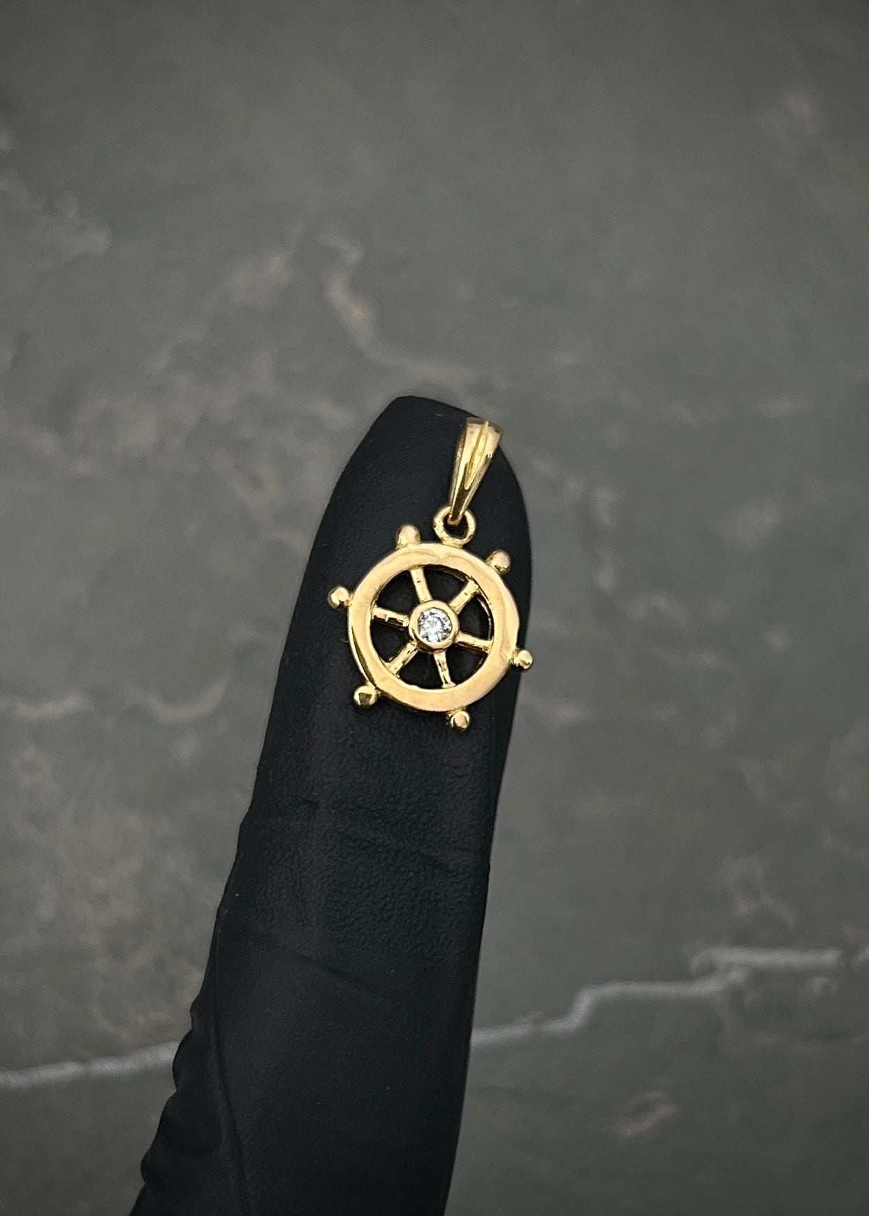 Dije timon con swarovski blanco 1.1gr / Largo 1.8cm / Oro Amarillo Nac*