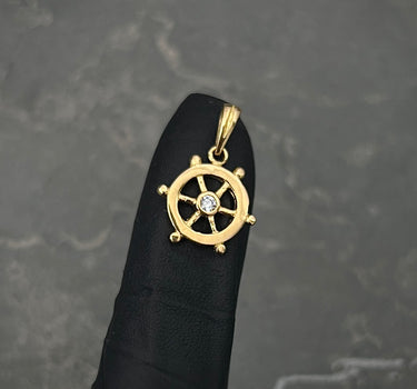 Dije timon con swarovski blanco 1.1gr / Largo 1.8cm / Oro Amarillo Nac*