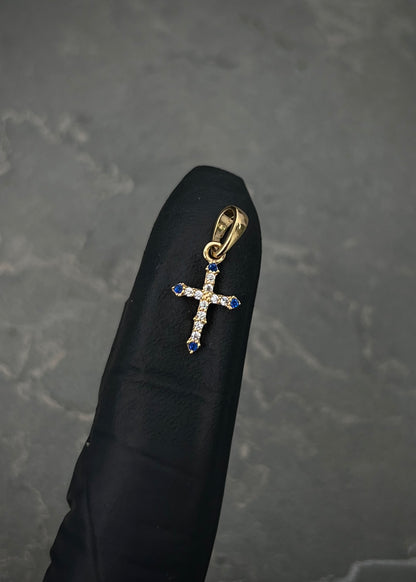 Dije cruz con swarovski azul y blanco 0.5gr / Largo 1.7cm / Oro Amarillo Nac M