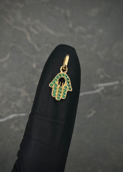 Dije mano hs con swarovski verde 0.75gr / largo 1.6cm / Oro Amarillo Nac M