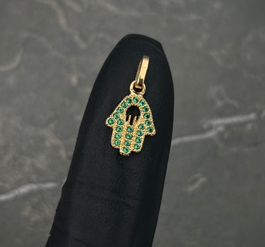 Dije mano hs con swarovski verde 0.75gr / largo 1.6cm / Oro Amarillo Nac M
