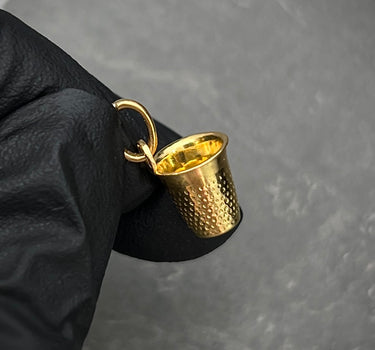Dije de vaso 1.45gr / Largo 2cm / Oro Amarillo Nac B