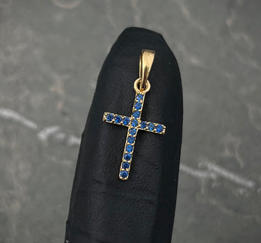 Dije cruz con swarovski azul 0.6gr / Largo 2cm / Oro Amarillo Nac M