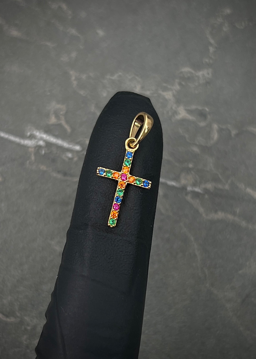 Dije cruz con swarovski multicolor 0.6gr / Largo 2cm — Oro Amarillo