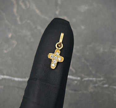 Dije cruz con swarovski blanco 0.45gr / Largo 1.4cm / Oro Amarillo Nac M