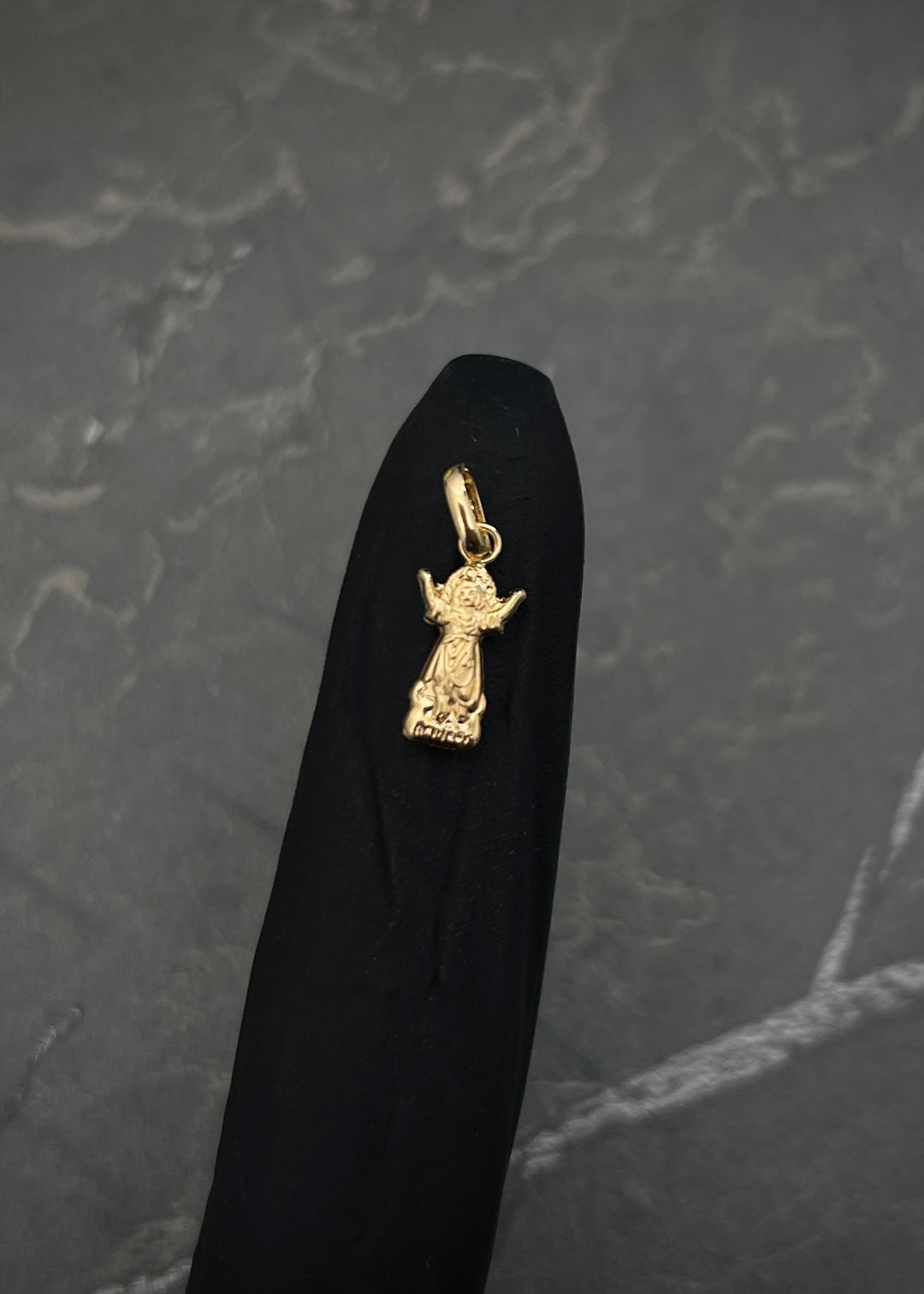 Dije del divino niño 0.35gr / Largo 1.7cm — Oro Amarillo