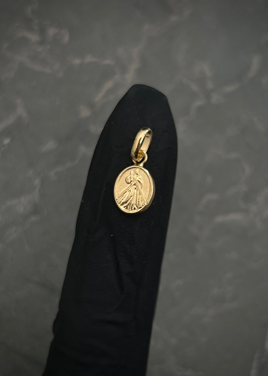 Dije jesus de la misericordia 0.35gr / Largo 1.5cm — Oro Amarillo