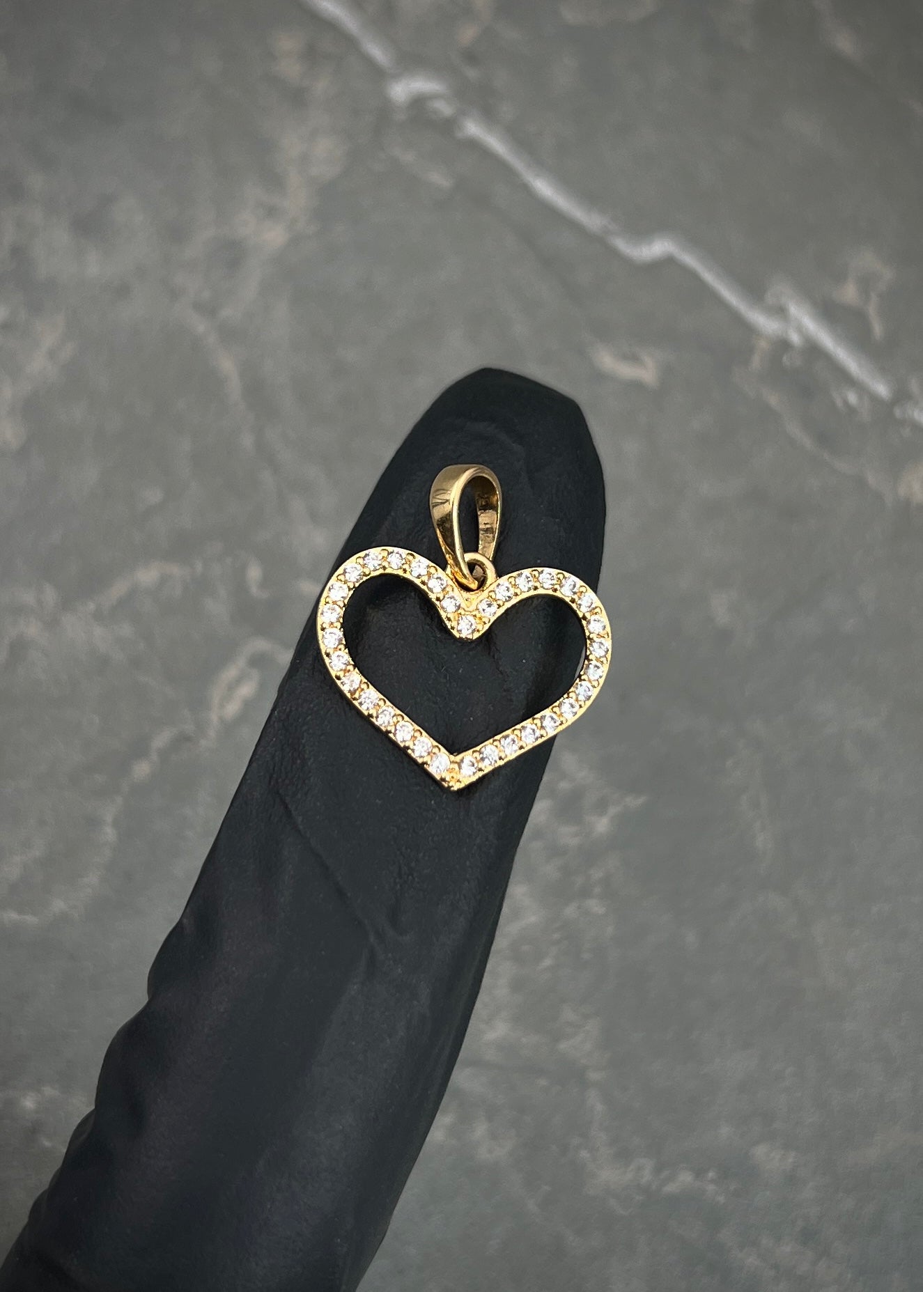 Dije corazon con swarovski blanco 1.1gr / Largo 1.8cm / Oro Amarillo Nac P