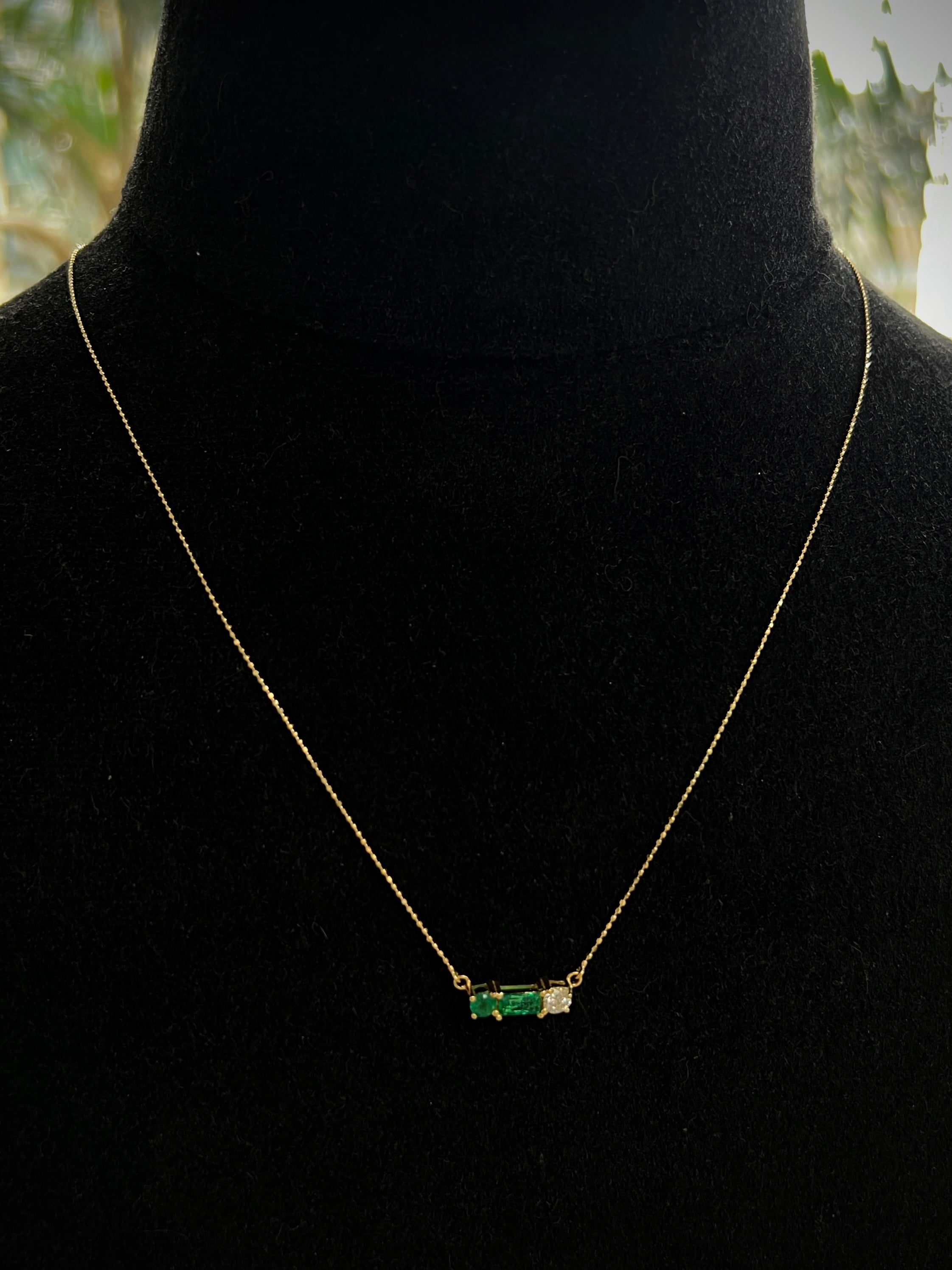 Cadena MINI MILITAR COn 60Pts De Esmeralda Y 26Pts Diamante 2.6gr / Largo 50cm / Oro Amarillo Nac (Joya)*