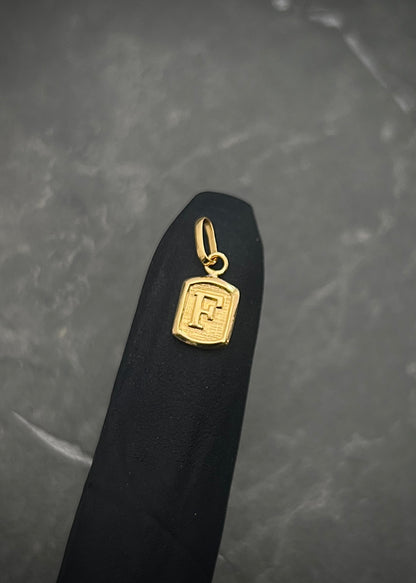 Dije letra F 0.35gr / Largo 1.5cm / Oro Amarillo Nac M