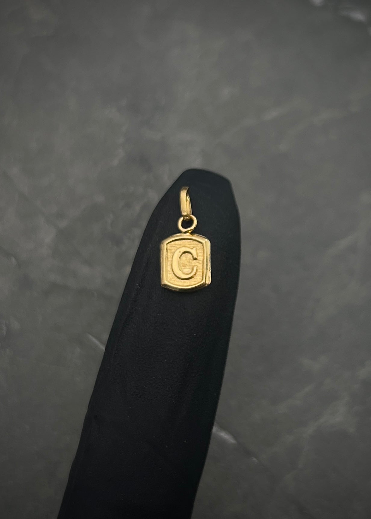 Dije letra C 0.3gr / Largo 1.5cm / Oro Amarillo Nac M