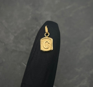 Dije letra C 0.35gr / Largo 1.5cm / Oro Amarillo Nac M