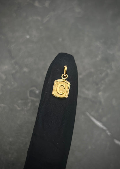 Dije letra c 0.3gr / Largo 1.5cm / Oro Amarillo Nac B
