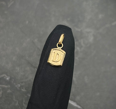 Dije letra D 0.35gr / Largo 1.5cm / Oro Amarillo Nac M