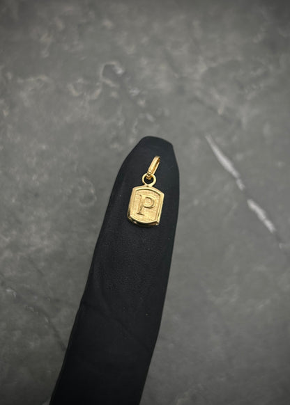 Dije letra P 0.3gr / Largo 1.5cm — Oro Amarillo