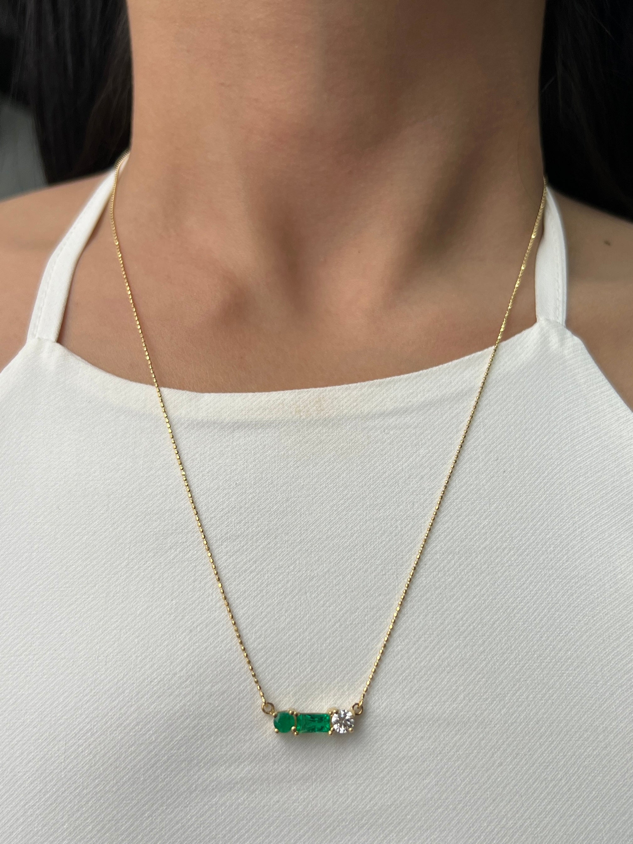 Cadena MINI MILITAR COn 60Pts De Esmeralda Y 26Pts Diamante 2.6gr / Largo 50cm / Oro Amarillo Nac (Joya)*