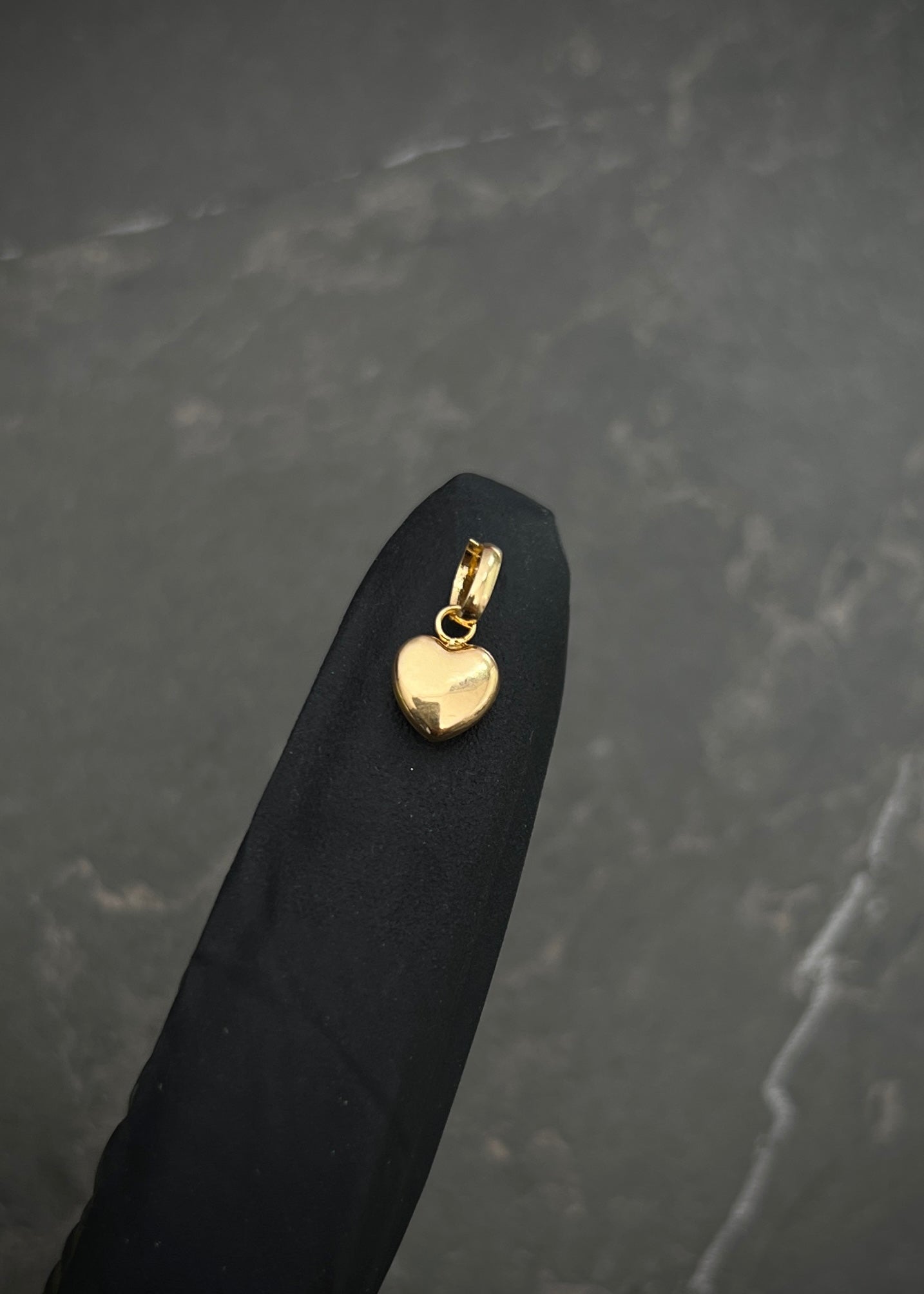 Dije  corazon liso 0.3gr /Largo 1.3cm / Oro Amarillo Nac B