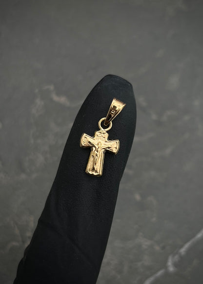 Dije cruz con cristo 0.35gr / Largo 1.8cm / Oro Amarillo Nac B