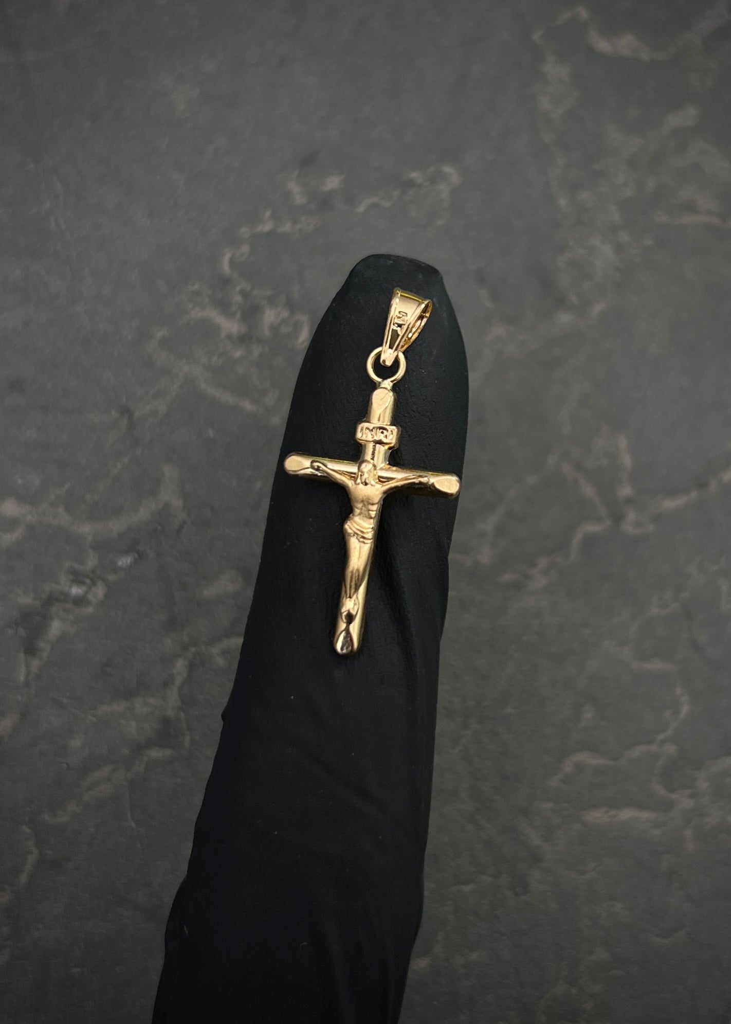 Dije cruz 0.7gr / Largo 2.7cm / Oro Amarillo Nac M