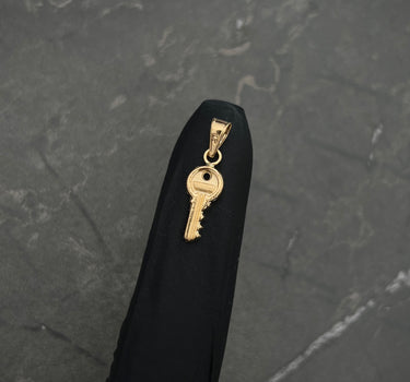 Dije llave 0.45gr / Largo 2cm / Oro Amarillo Nac M