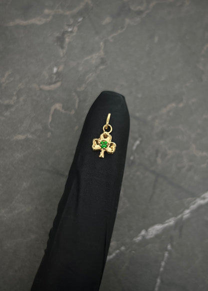 Dije trebol con swarovski verde 0.3gr / Largo 1.5cm / Oro Amarillo Nac B