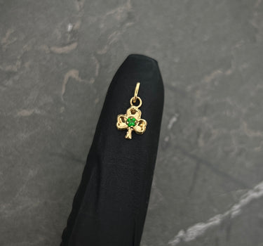 Dije trebol con swarovski verde 0.3gr / Largo 1.5cm / Oro Amarillo Nac B