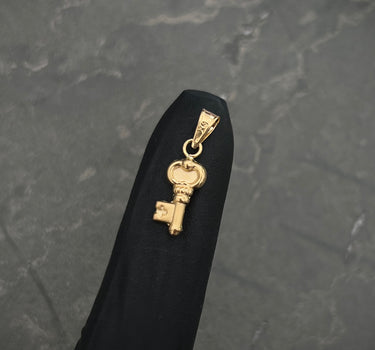 Dije llave 0.45gr / Largo 2cm / Oro Amarillo Nac B