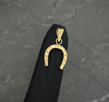 Dije herradura de caballo 0.7gr / Largo 2.2cm / Oro Amarillo Nac B