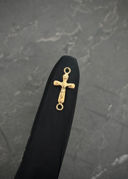Herraje Cruz con Cristo 0.35gr / 1.9cm / 9.7mm — Oro Amarillo