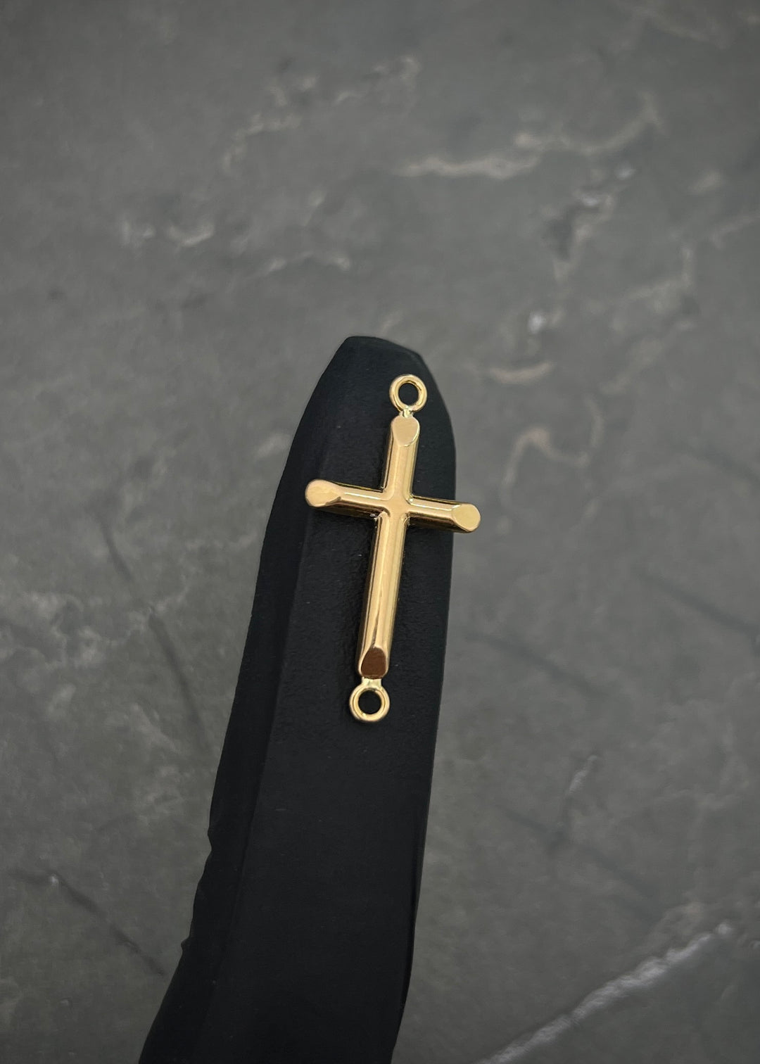 Herraje cruz lisa 0.65gr / Largo 2.8cm / Oro Amarillo Nac B