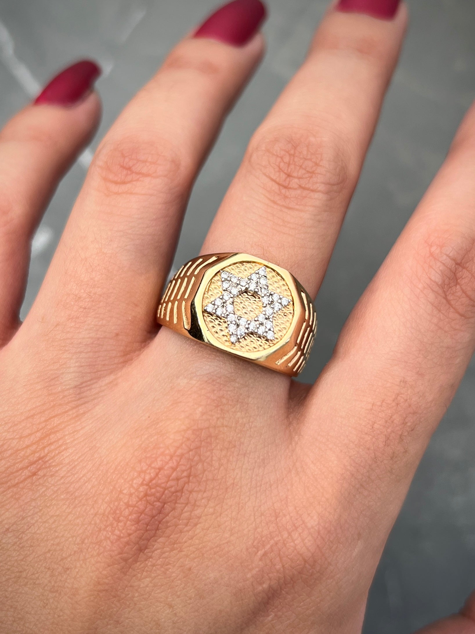 Anillo estrella de david con swarovski blanco 7gr / Talla 10 / Oro Amarillo Nac M