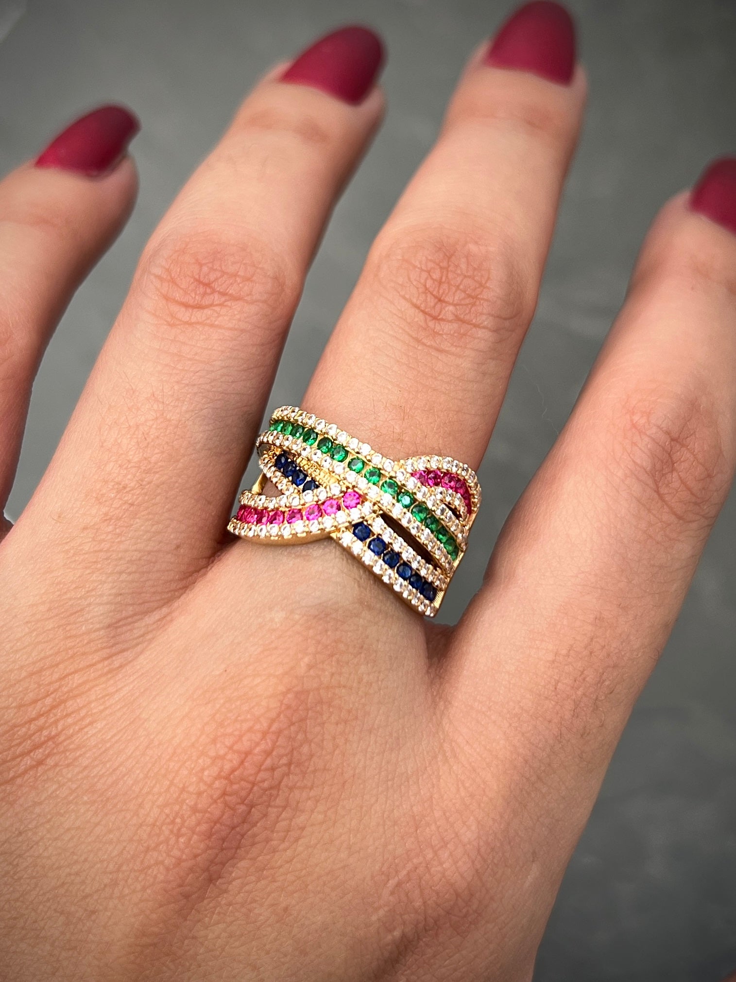 Anillo de lineas con swarovski multicolor 7.7gr / Talla 6 Oro Amarillo Nac M