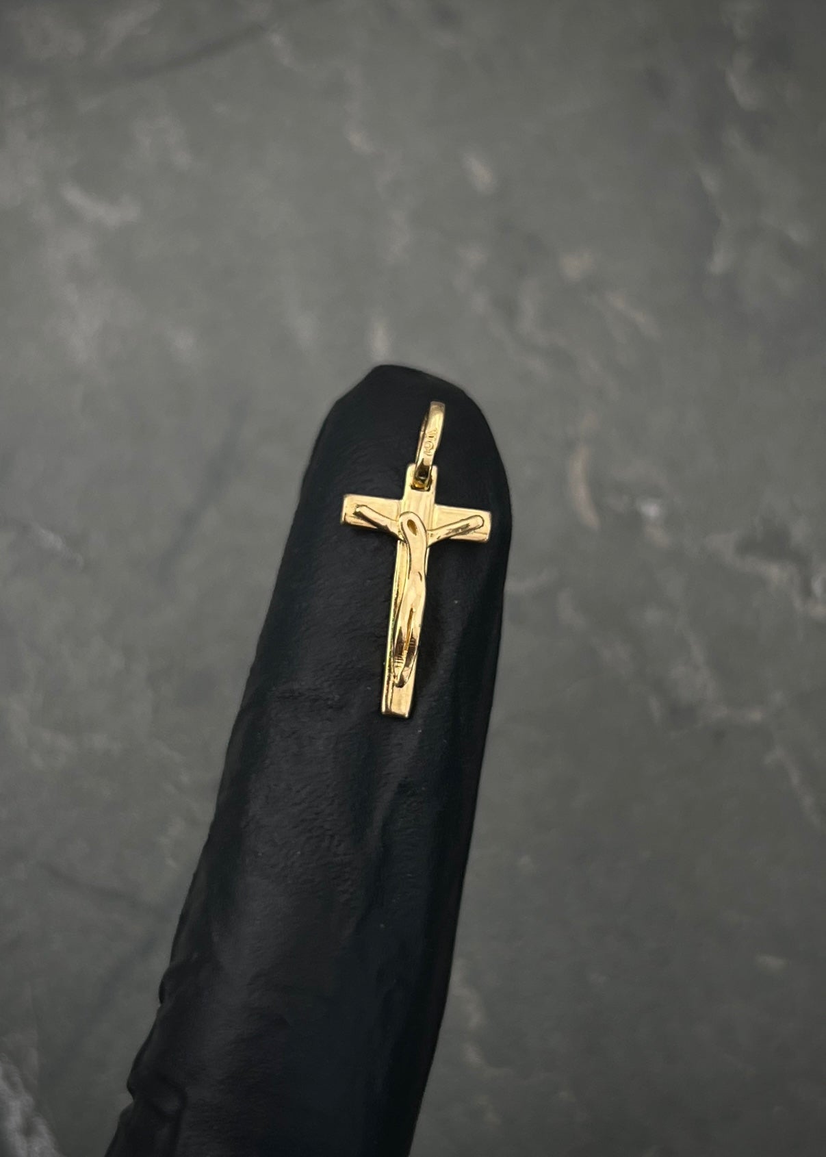Dije cruz con cristo 0.85gr / Largo 2cm / Oro Amarillo Nac*