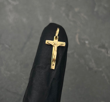 Dije cruz con cristo 0.85gr / Largo 2cm / Oro Amarillo Nac*