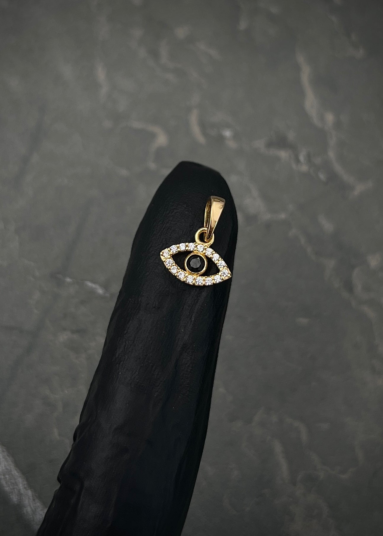 Dije ojo turco con swarovski negro y blanco 0.6gr / Largo 1.3cm / Oro Amarillo Nac*