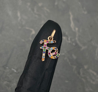 Dije fe con swarovski multicolor 0.85gr / Largo 1.8cm / Oro Rosado Nac*