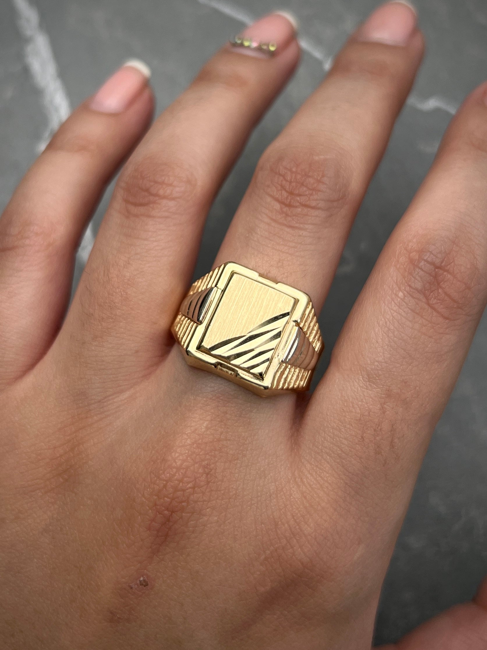 Anillo Rectangulo Diamantado 7.2gr / TALLA 12 1/4 / Dos Oros italy +2 M