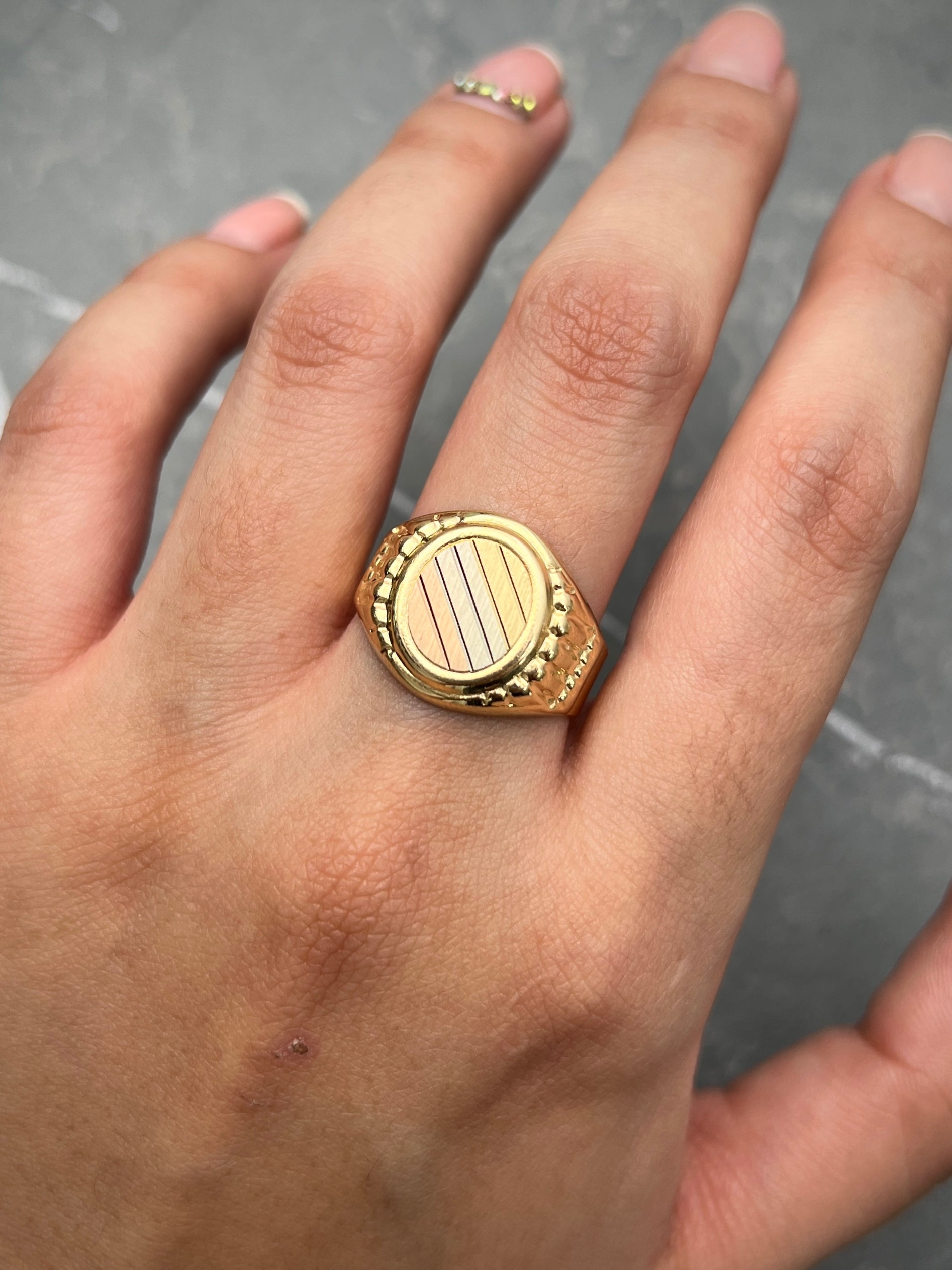 Anillo Con Circulo Diamantado 5.7gr / TALLA 9 3/4 / Tres Oros italy +2 M