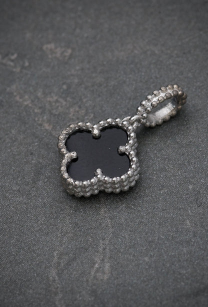Dije lucky clover 1gr / 1.5cm / Oro Blanco Nac M