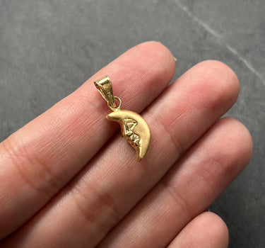 Dije de media luna 0.55gr / Largo 2cm / Oro Amarillo Nac P