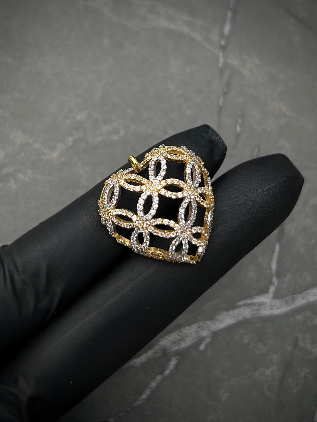 Dije Corazon Con Swarovski BlanCo 3.9gr / Largo 2.3cm — Oro Amarillo
